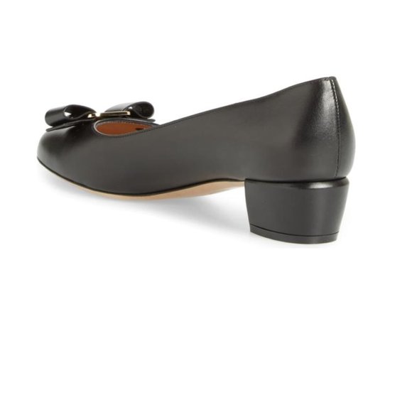 New! Salvatore Ferragamo Vara gold bow leather shoes - Picture 7 of 10